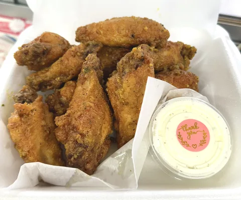 Crispy seasoned chicken wings